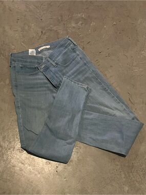 Levi's Women's Light Wash Skinny Jeans